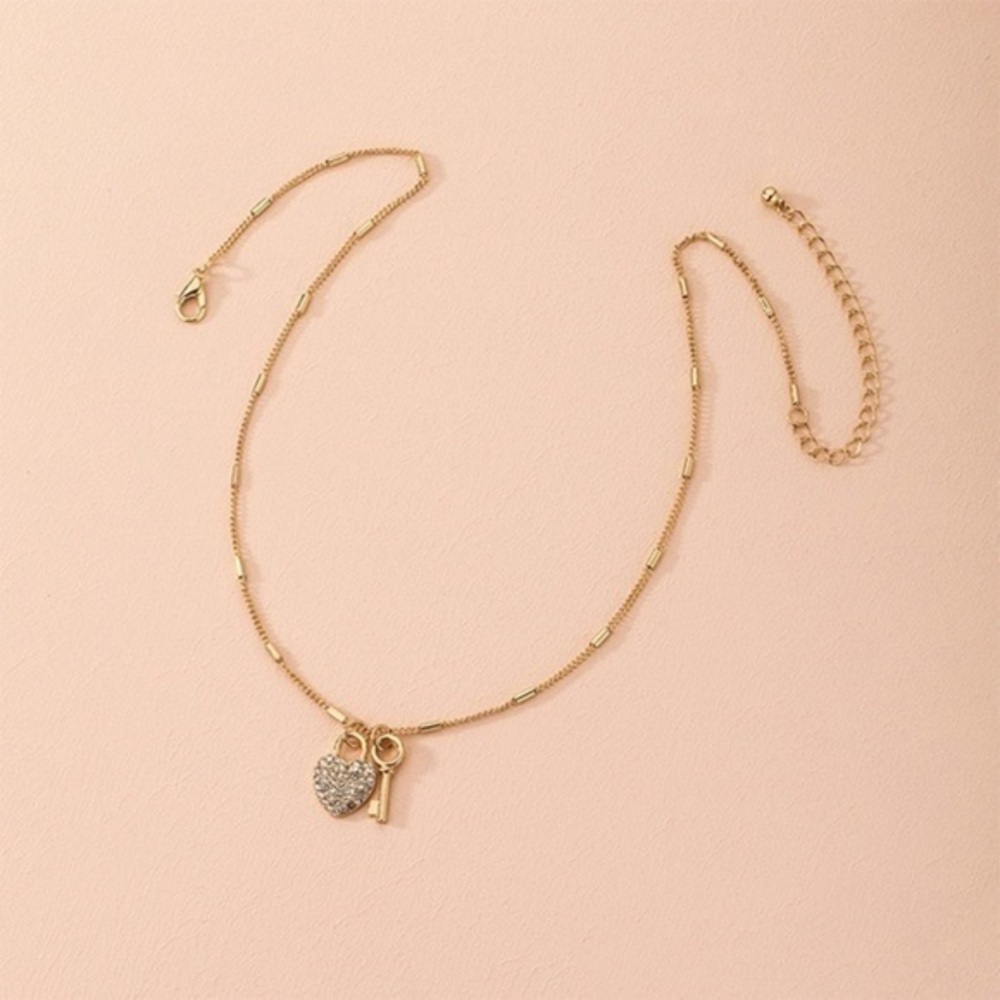 3/$30 ๐ Rhinestone Lock and Key Necklace - Picture 1 of 5